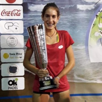 La altafullense Anna Ortiz (CTT), campeona mundial por equipos de pádel .