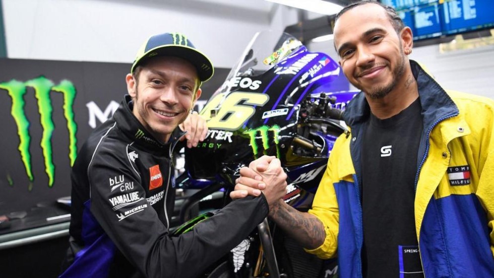 Hamilton, “emocionado” ante su reto con Rossi: “Será un verdadero honor”