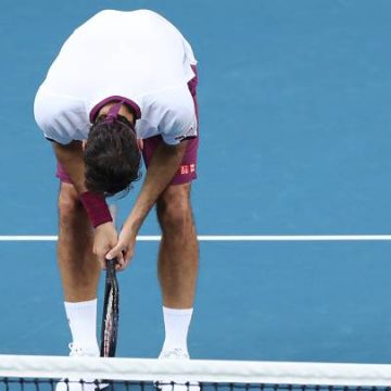 Federer salva siete puntos de partido ante el 100 del mundo y entra “con suerte” en semifinales