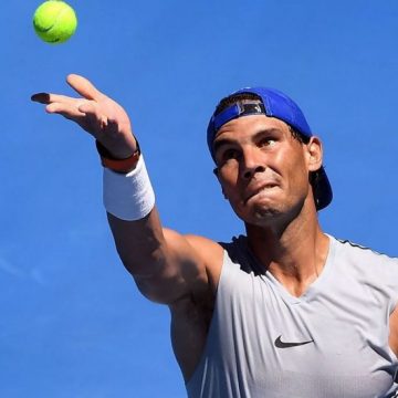 Rafael Nadal dice que pelota utilizada en Open de Australia no es ideal para su juego