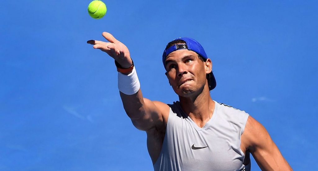 Rafael Nadal dice que pelota utilizada en Open de Australia no es ideal para su juego