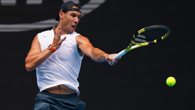 Nadal evita a Djokovic y Federer hasta la final en su cuadro del Open de Australia