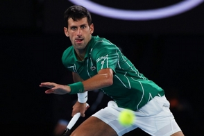 Djokovic supera la primera ronda en el torneo de Dubái