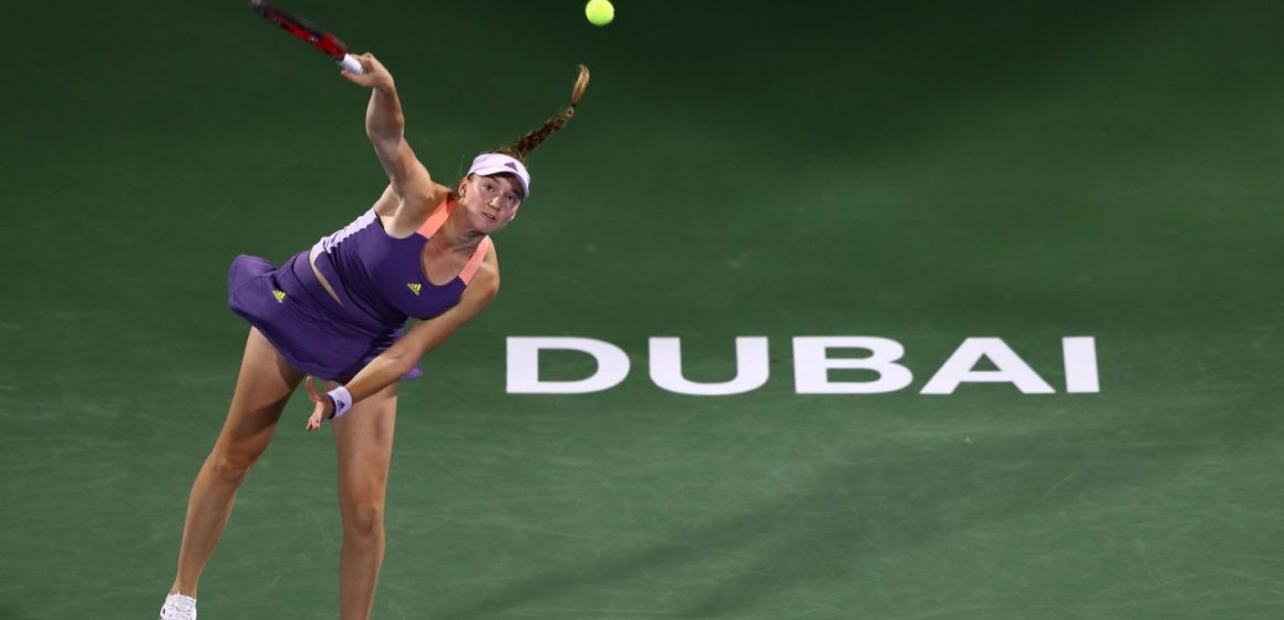 Rybakina supera a Kenin en su debut en Dubai