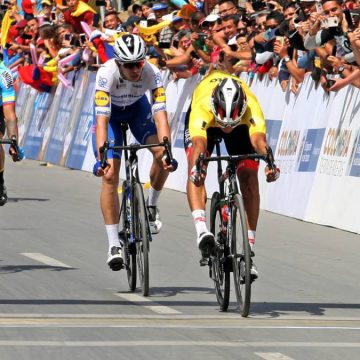 }Sebastián Molano gana la tercera etapa del Tour Colombia 2020