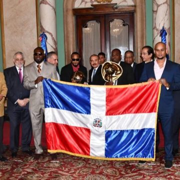 Presidente Medina recibe en Palacio Nacional a los Toros del Este tras triunfo en Serie del Caribe