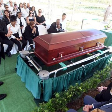 Sepultan los restos de José Ernesto, hermano de Luis Mejía