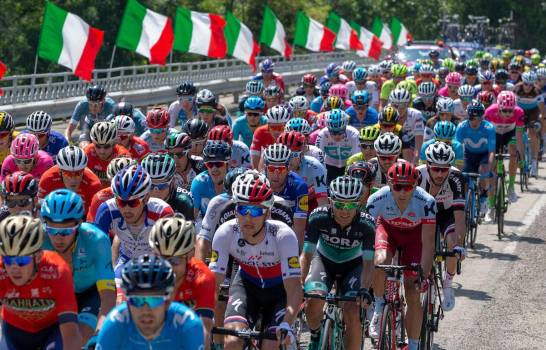 Ciclistas profesionales italianos publican un decálogo para volver a entrenar