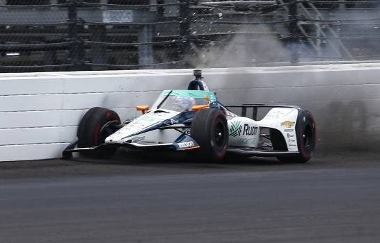 Fernando Alonso choca en la práctica de Indy 500