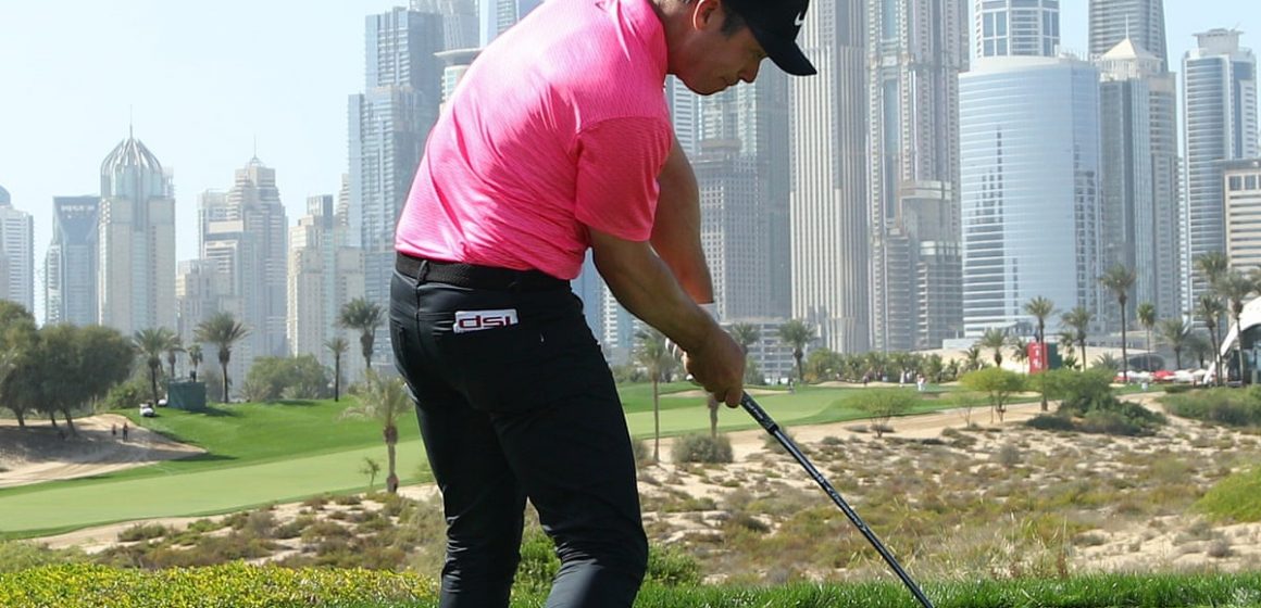 Paul Casey cerró con birdie-eagle liderazgo por un tiro en tercer día del golf Omega Dubai Desert Classic