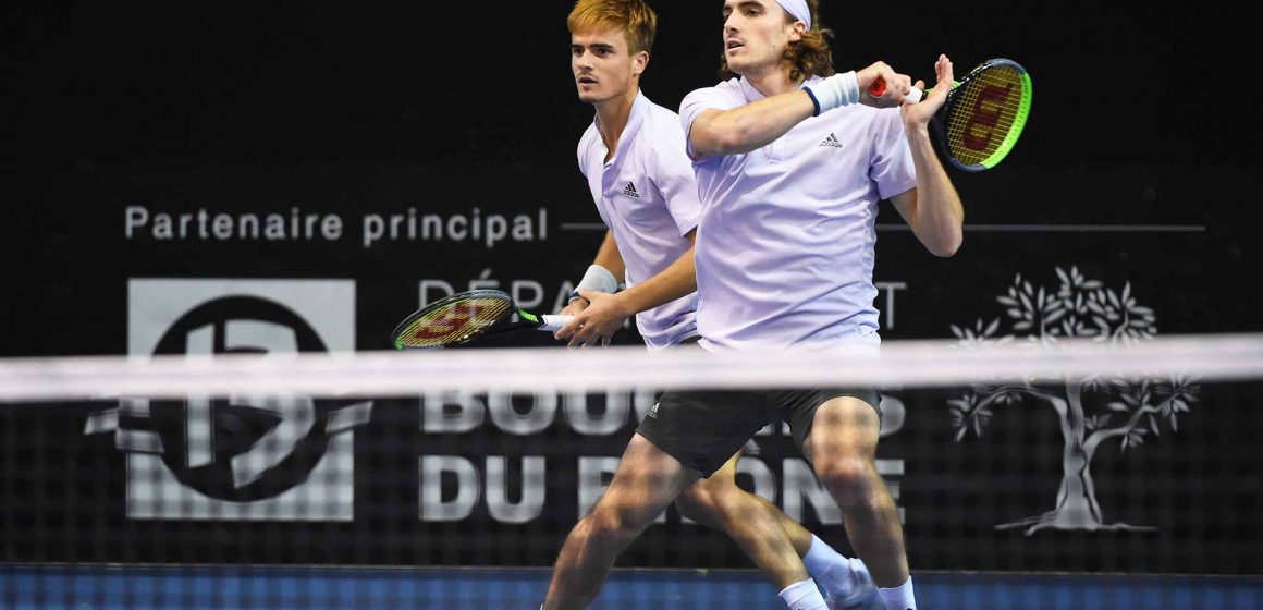 Hermanos Tsitsipas avanzan en dobles Tennis ATP de Rotterdam y ayudan a niños en causa