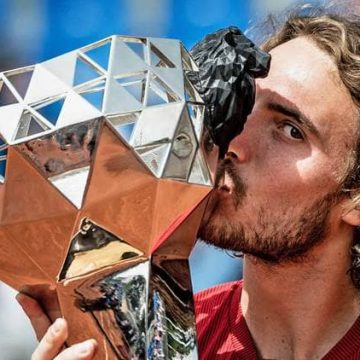 Tsitsipas sigue indetenible con título en LYON 2021