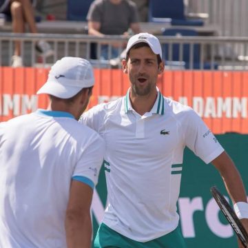 Djokovic sigue demostrando dotes de doblista en Mallorca