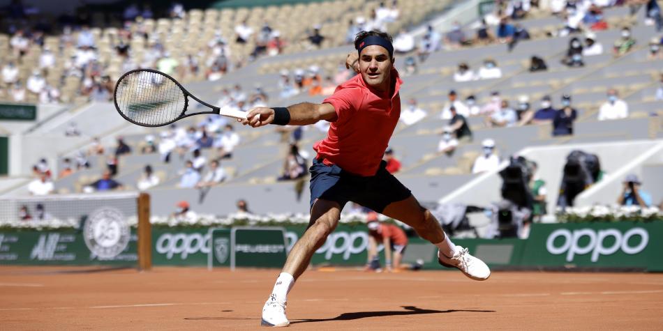 Federer sigue en carrera con épico triunfo en Roland Garros 2021
