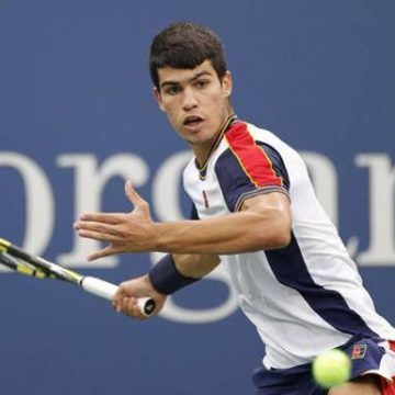 Alcaraz gana duelo generacional a Murray