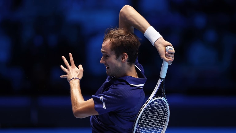 Medvedev se acerca a semifinales del ATP Finals