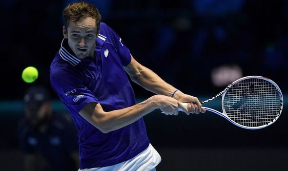 Medvedev inicia con remontada el ATP Finals