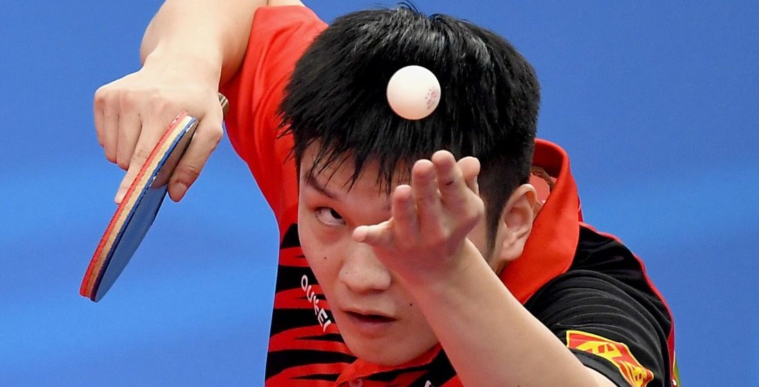 Zhendong vence a Ma Long en final china de tenis de mesa