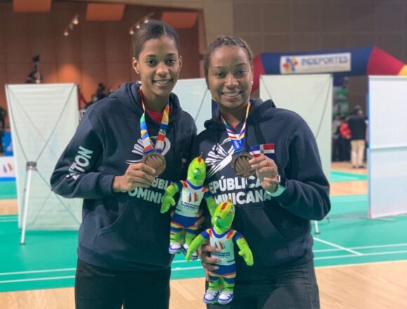 Badmintonistas RD Juleixi Acosta y Nairoby Jiménez obtienen Bronce torneo Internacional de Perú