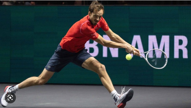 Medvedev para a campeón defensor Auger- Aliassime en Tenis ATP 500 de Rotterdam