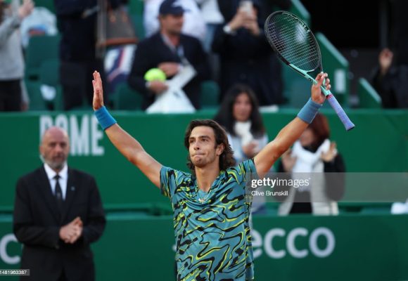 Inspirado Lorenzo Musetti sorprende a Novak Djokovic en Montecarlo