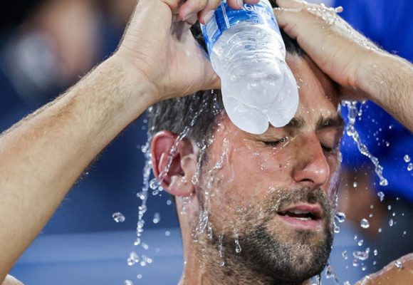 Polémica por bebida de Djokovic durante final frente a Alcaraz en Cincinnati