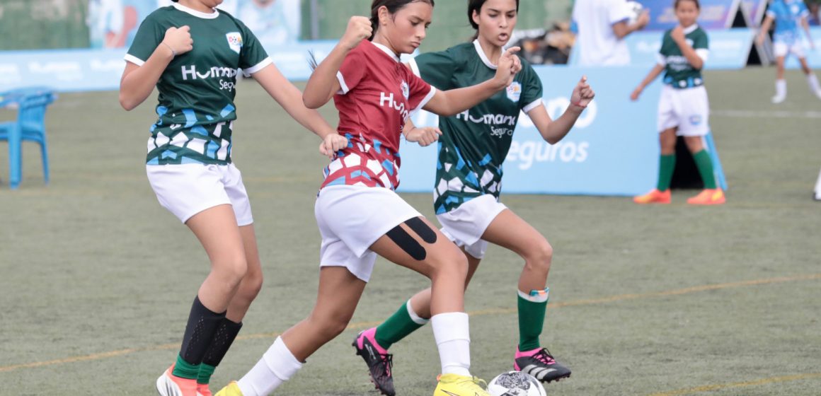 Carol Morgan,Ashton School, La Salle (Santiago) y Babeque a semifinales en la Copa HumanoSeguros de Fútbol