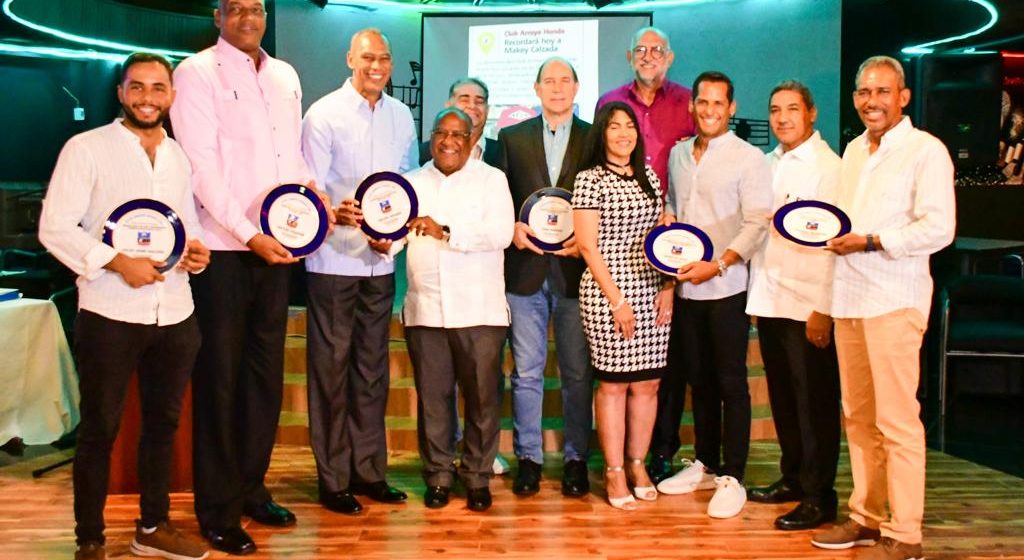 “Luminarias del deporte” reciben reconocimiento del CAH en su 54 aniversario.