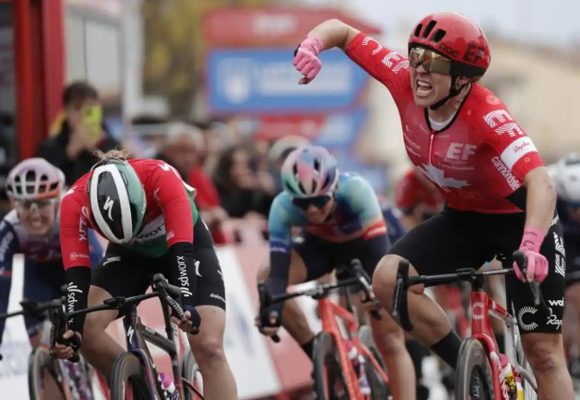 Canadiense Alison Jackson gana la segunda etapa de la Vuelta a España femenina
