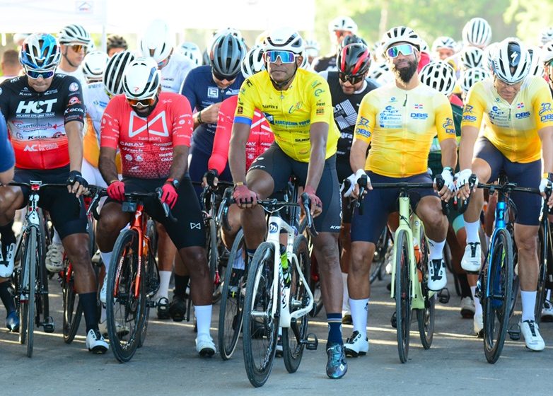 Hnos. Ruíz (Wilton y Omar), Willian Guzmán, Marcos Capellán, Juana Fernández y Ana Guzmán van por título de la Liga de Ciclismo Máster del Cibao “CIMACI” este domingo alrededor del Monumento de Santiago