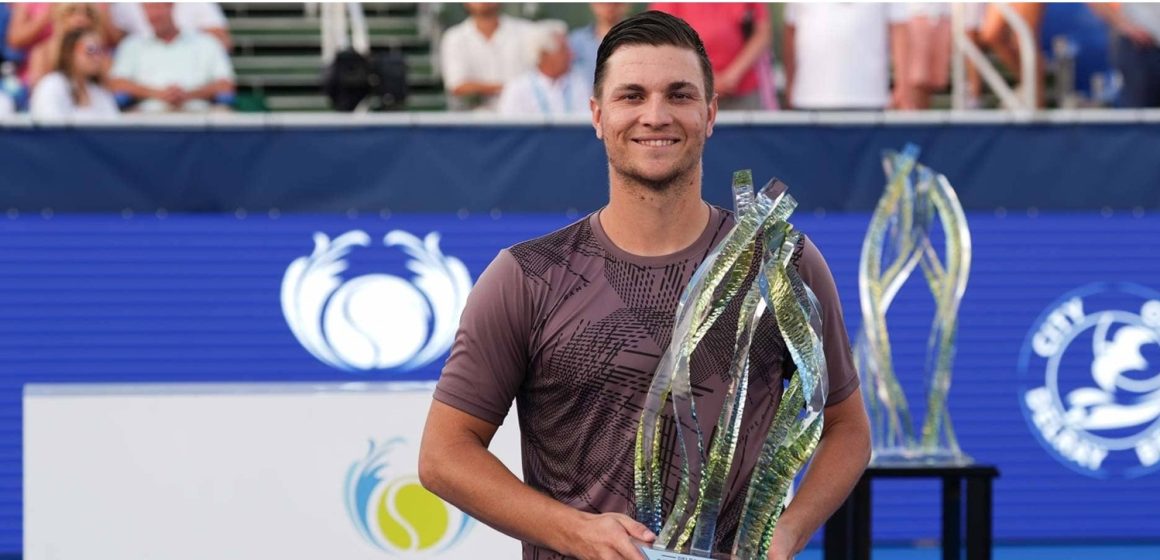 Serbio Miomir Kecmanovic gana el sencillos y el dobles en Tenis de Delraybeach 2025